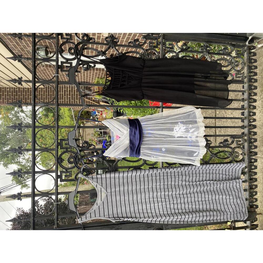 Bundle of 3 Women's Dresses - Size Large